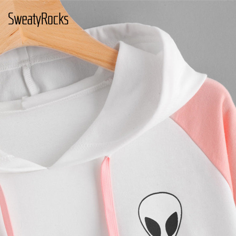 SweatyRocks Alien Print Contrast Sleeve Graphic Hoodie Women Patchwork Long Sleeve Crop Top Sweatshirt